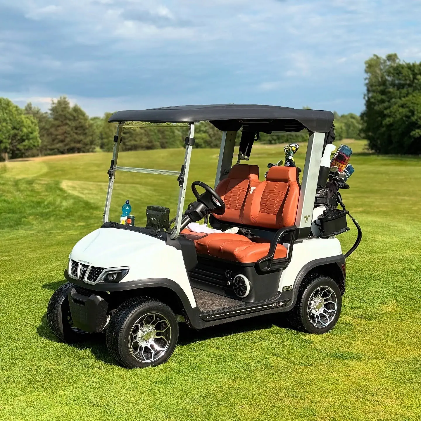 tara spirit plus medium speed vehicle on golf course