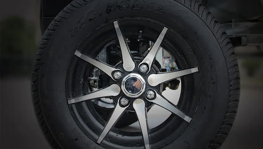 Close-up of Tara Turfman 700 EEC standard tire with road tread, designed for quiet and comfortable driving on paved surfaces